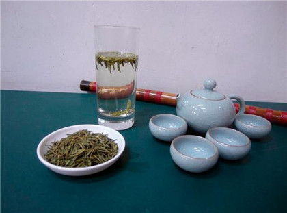 西湖龙井茶产于哪里的