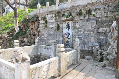 虎跑泉水