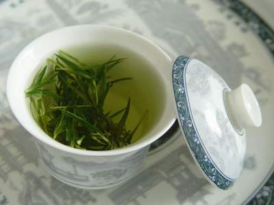 龙井茶的由来与传说中的小典故